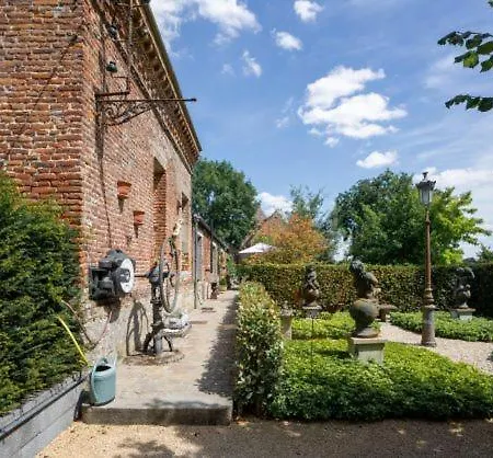 Au Chantecler Bed & Breakfast *